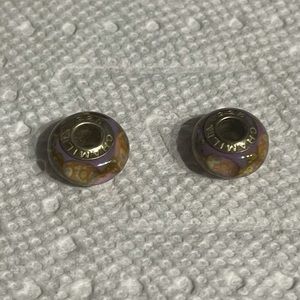 Like new chamilia glass beads